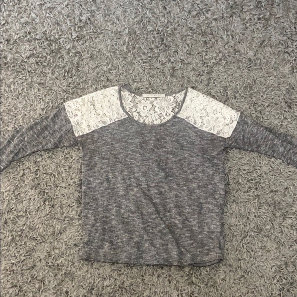 Embroidered 3/4 sleeve sweater